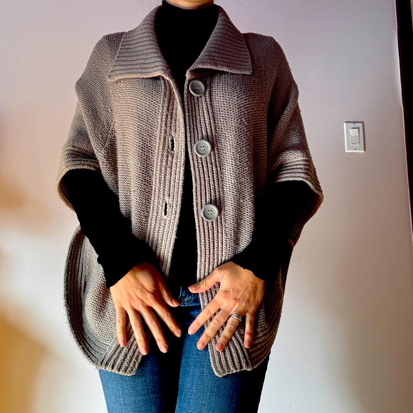 Cape jacket - Picture 3 of 3